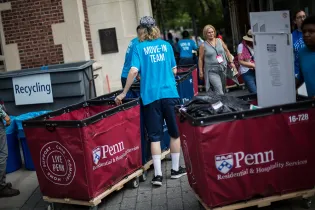 Penn Move-in assistants help students bring their stuff into the Houses